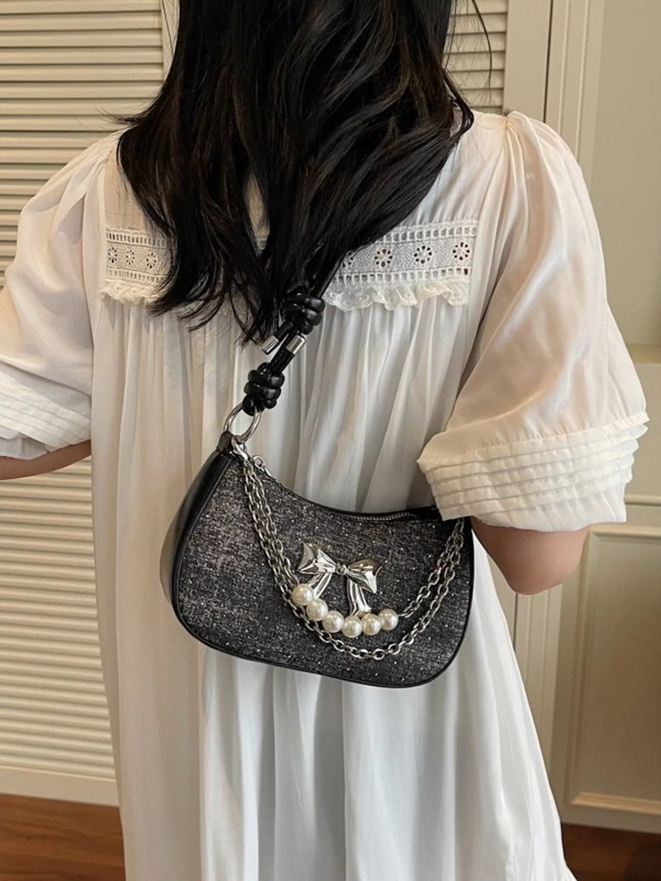 Bow Decor Chain Crossbody Bag Bow Decor Chain Crossbody Bag - JOJO Fashion